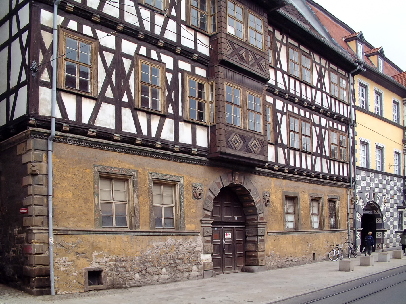 Schönes Gebäude nahe der Krämerbrücke